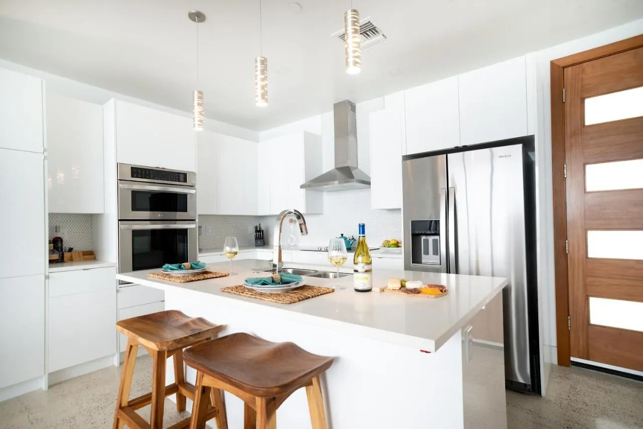 ווסט ביי Lighthouse Point Residences 0*, ווסט ביי