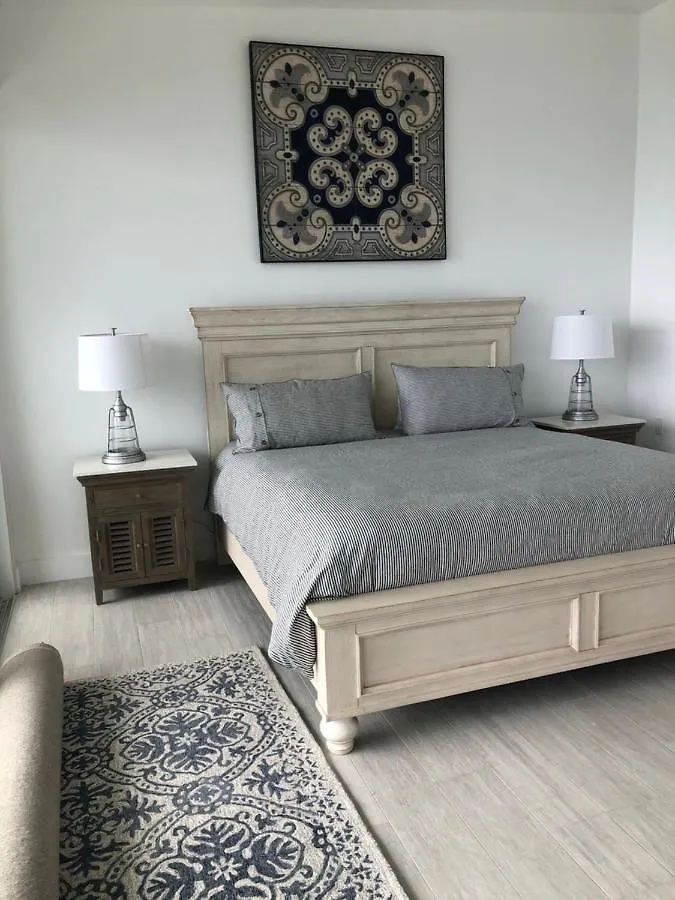 ווסט ביי Lighthouse Point Residences 0*, ווסט ביי