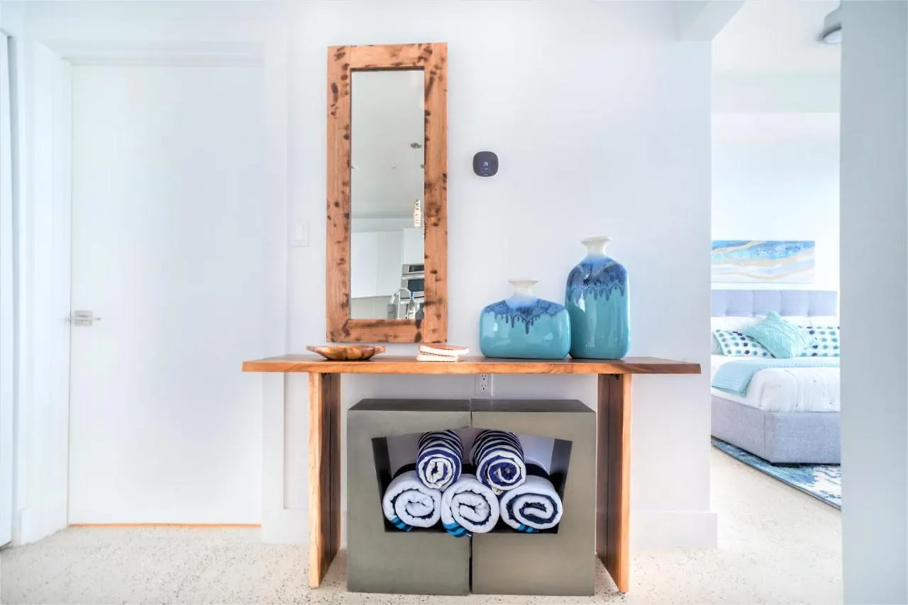 ווסט ביי Lighthouse Point Residences
