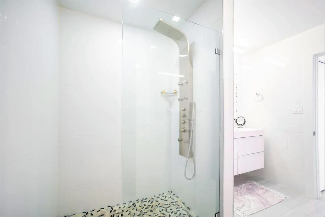 ווסט ביי Lighthouse Point Residences 0*, ווסט ביי