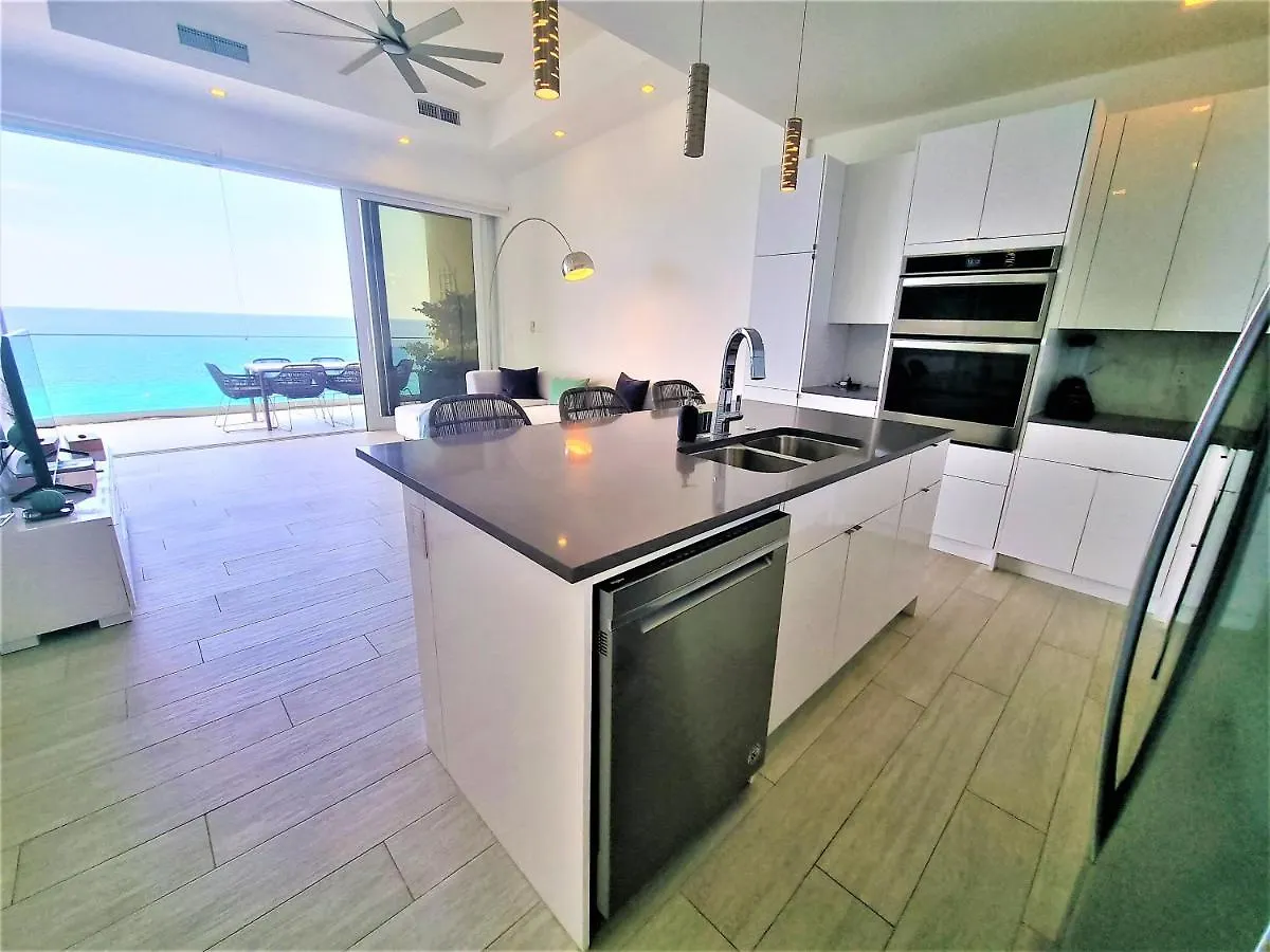 ווסט ביי Lighthouse Point Residences