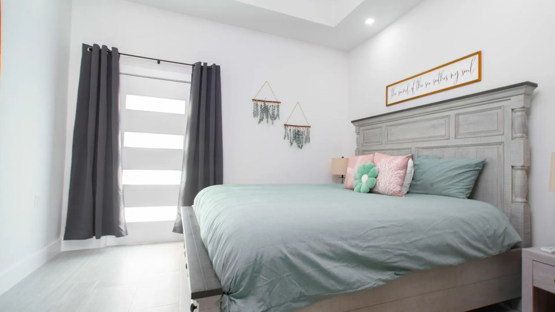 ווסט ביי Lighthouse Point Residences