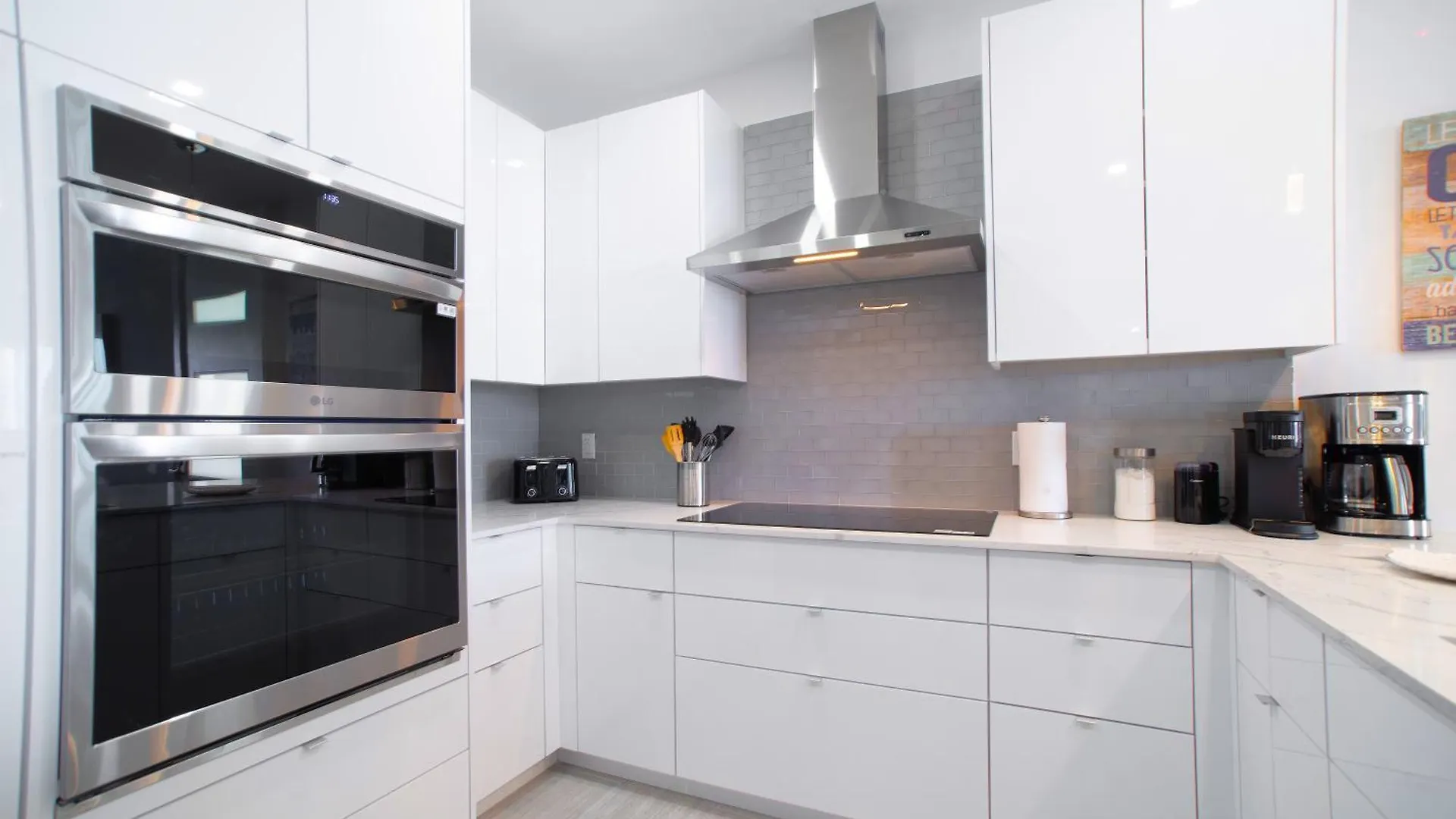 Lighthouse Point Residences West Bay 0*,  Kajmanské ostrovy